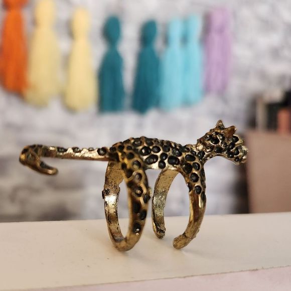 3/$20 🌙 Jaguar Embossed Wraparound Ring Costume Jewelry Maximalist - Picture 1 of 6